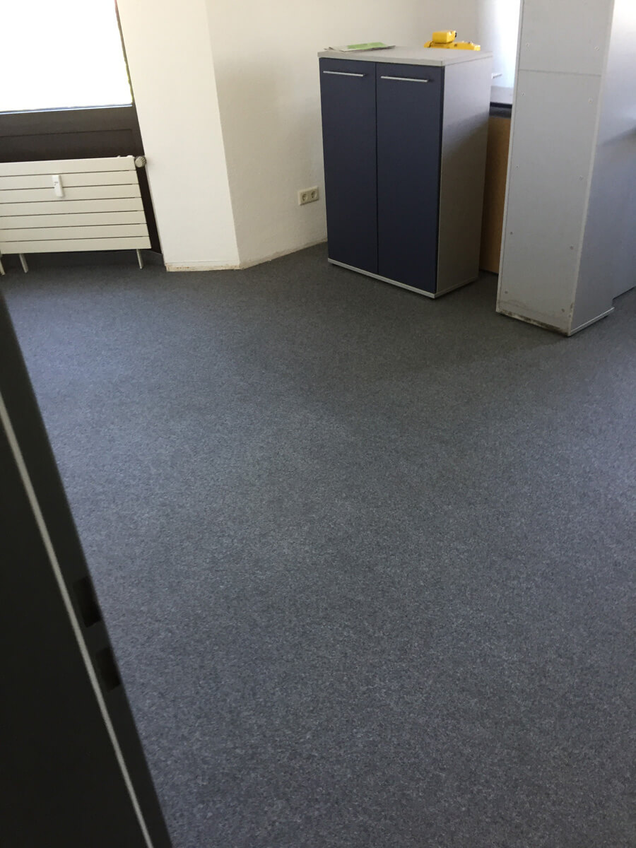 gründlich gereinigter Teppich in einem Büro